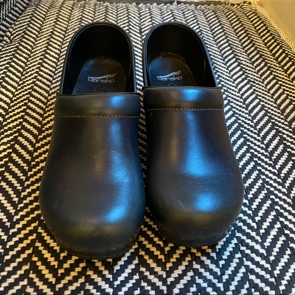 Black Dansko clogs - Picture 6 of 8